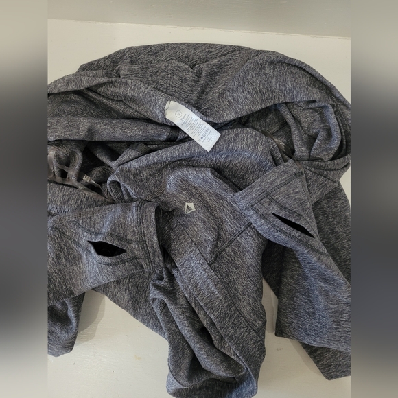 IVIVVA GIRLS BY LULULEMON Four Count Shrug Wrap Heather Gray Girl's Size 10 - Picture 8 of 9